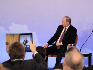 Владимир Путин обсудил с бизнесменами отношения с Украиной и налоговые льготы  