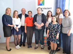 Участникам первого экзамена по ГИА-НОК вручили документы о прохождении экзамена