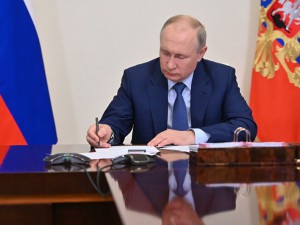 Путин подписал закон о мерах поддержки граждан и бизнеса
