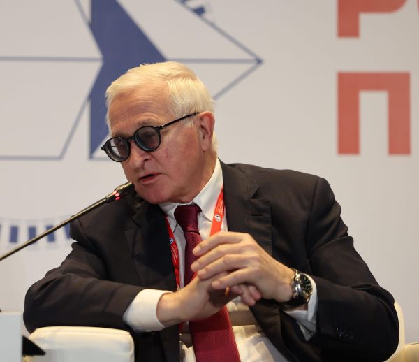 Schohin-na-Koordizionnom-sovete.jpg Schohin-na-Koordizionnom-sovete.jpg